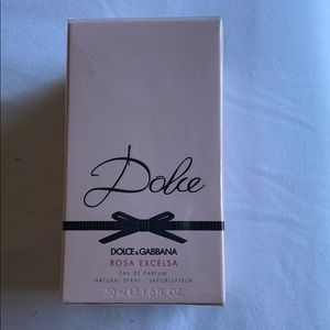 NWT Dolce & Gabbana- Rosa Excelsa